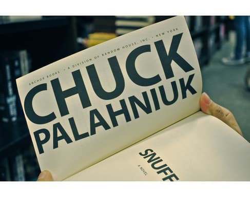Someone showing the first page of the book snuff where is only shown the title and the author name Someone showing the first page of the book snuff where is only shown the title and the author name